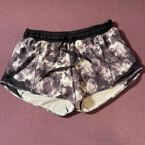 Lululemon Hotty Hot Short in Mini Obscurred Black Dusty Mauve / Black - size 6
